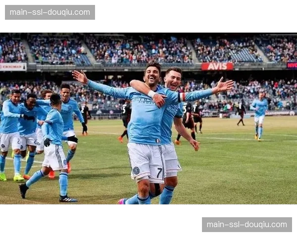 边路攻防对决：多特蒙德边锋冲击与亚特兰大边翼卫前插的空间博弈