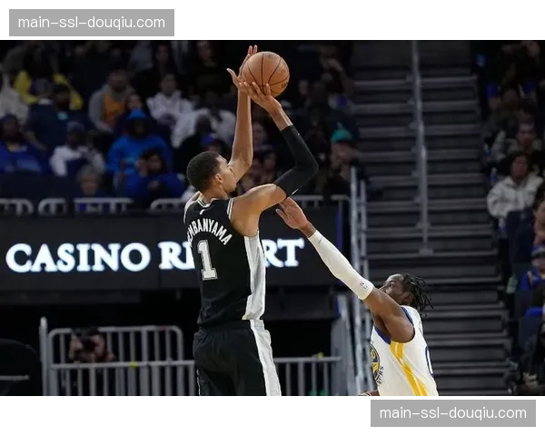 文班亚马对阵爵士送出10次封盖，赛后坦言目标是“定义这个时代的防守”