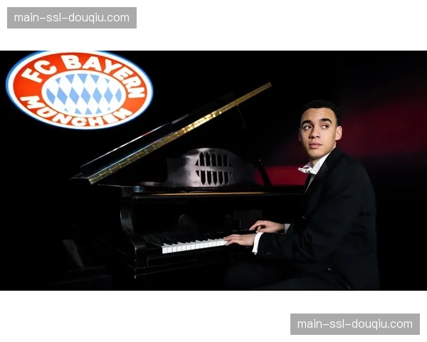 官方：拜仁慕尼黑与穆西亚拉续约至2029年，解约金条款被移除