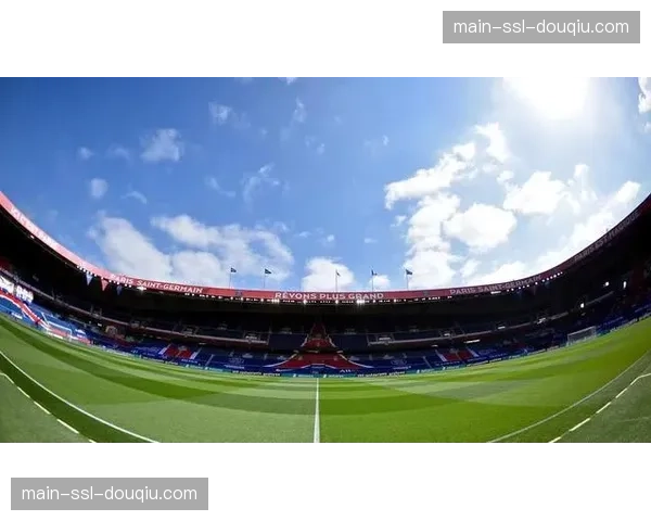 多家法甲俱乐部计划在夏季休赛期改造训练场，增设专用定位球训练区域