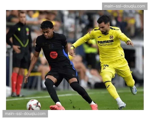 比利亚雷亚尔官方宣布主力中卫因伤缺席,球队定位球防守体系受考验 比利亚雷亚尔官方宣布主力中卫因伤缺席,球队定位球防守体系受考验